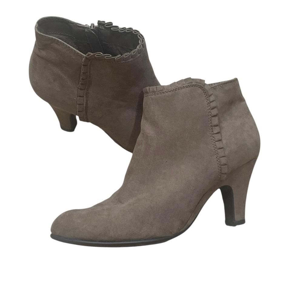 Aerosoles heelrest taupe ruffle ankle boots 7.5